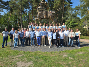 Photo de groupe d'une partie de l'équipe LVR avec les clients venus à la journée d'échanges
